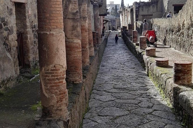 private-guided-tour-of-naples-historic-center-pompeii