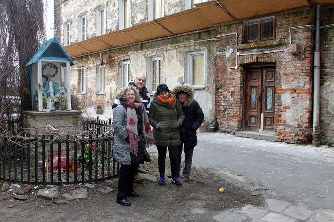 private-historical-tour-of-warsaw-by-a-retro-fiat-with-pickup