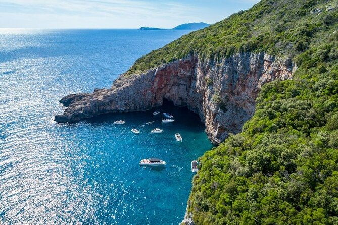private-tour-blue-cave-and-lady-of-the-rocks-3-hours-tour