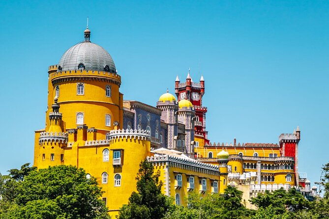private-tour-sintra-palaces-and-mountain-tuk-tuk2-to-6-people