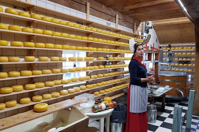 private-tour-to-zaanse-schans-volendam-cheese-windmills-clogs