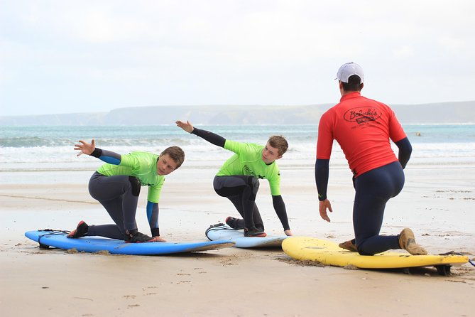 private-two-on-one-surf-lesson-in-newquay-2-students-1-instructor