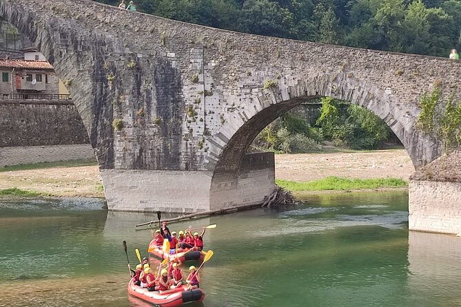 rafting-activity-with-family-in-lucca