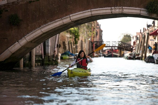 real-venetian-kayak-tour-of-venice-canals-with-a-local-guide