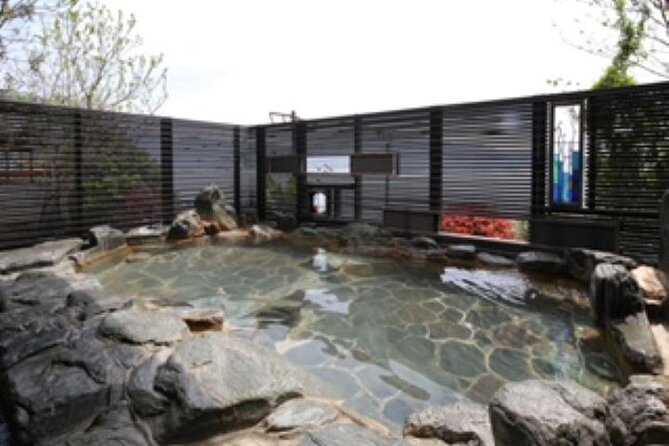 relaxing-head-spa-scenic-hot-spring-retreat