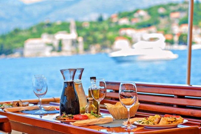 rent-a-traditional-wooden-boat-64-pax