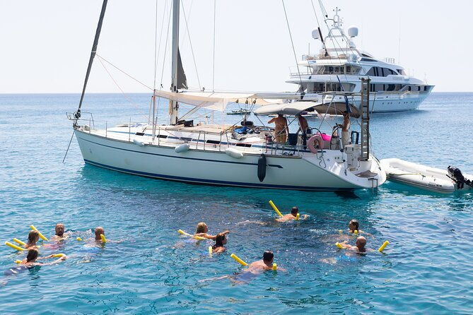 sailing-boat-small-group-kleftiko-and-sikia-cave-west-of-milos