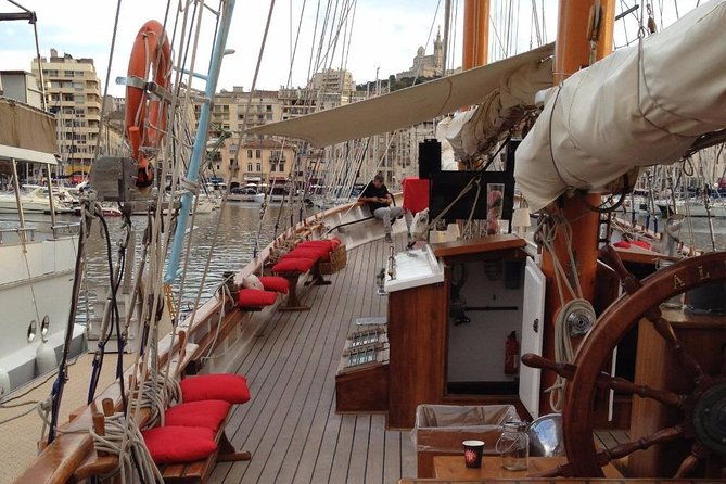 sailing-day-in-the-heart-of-the-calanques