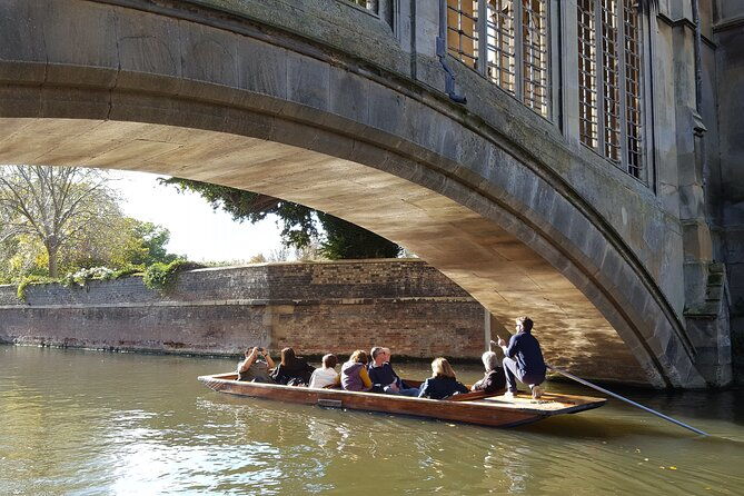 shared-guided-punting-tour-of-cambridge