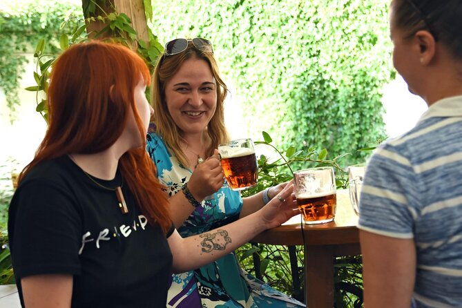 small-group-local-pubs-walking-tour-and-traditional-czech-dinner
