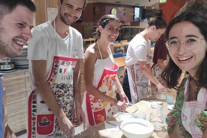 small-group-naples-pizza-making-class-with-drink-included