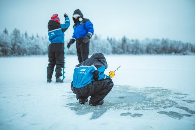 snowmobiling-and-ice-fishing-in-apukka-resort-rovaniemi