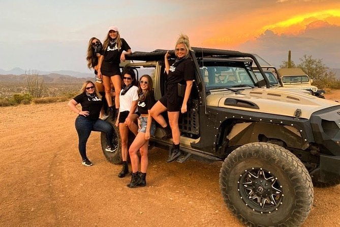 sonoran-desert-jeep-tour-at-sunset