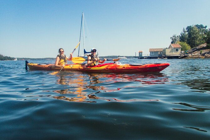 stockholm-kayaking-tour-around-vaxholm-archipelago-with-fika