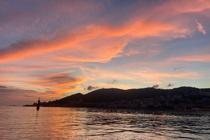 sunset-boat-cruise-with-aperitif-at-the-sanguinary-islands