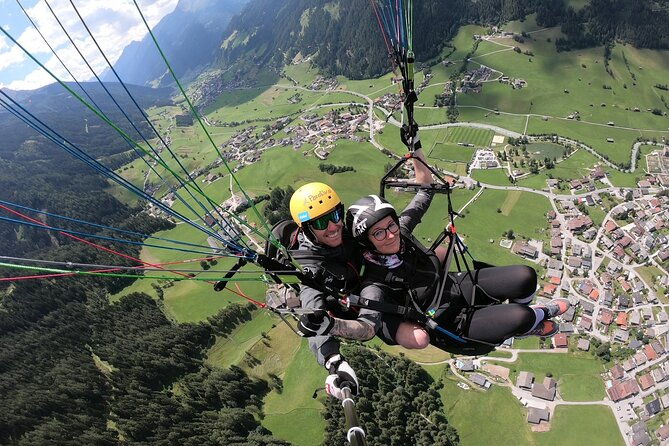 tandem-paragliding-in-neustift