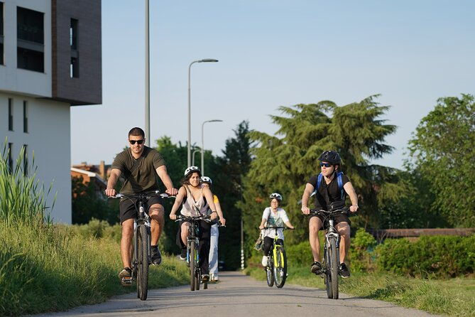 the-milan-you-dont-expect-bike-tour-with-picnic-on-the-lake