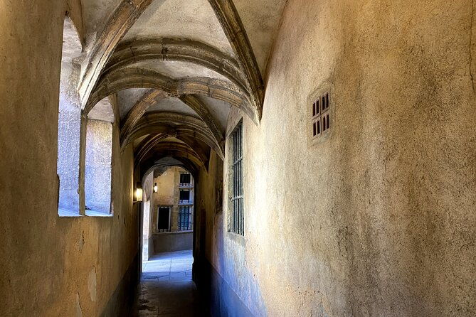 traboules-and-wine-tasting-in-lyon-old-town