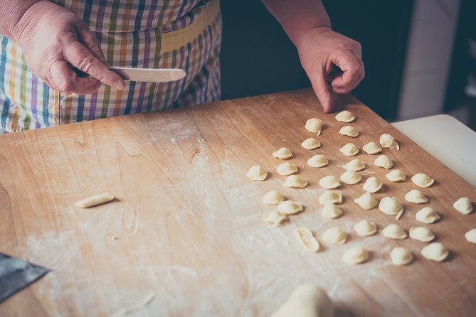 traditional-home-cooking-in-modenatagliatelle-tortelloni-wine