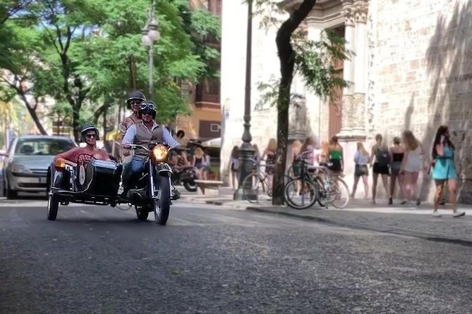 valencia-highlights-on-a-vintage-sidecar-with-local-driver