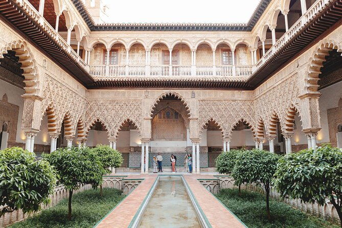 vip-guided-seville-alcazar-pre-opening-cathedral-old-town