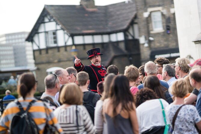 vip-tower-of-london-and-crown-jewels-tour-with-private-beefeater-meet-greet