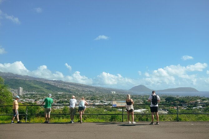waikiki-trolley-blue-line-coastline-local-grindz-hop-on-hop-off