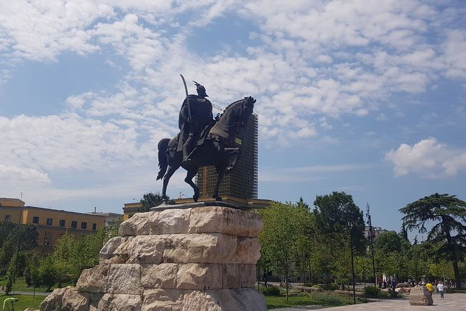 walking-tour-of-tirana