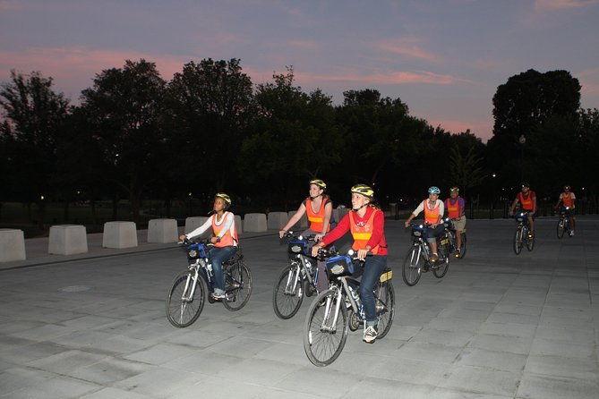 washington-dc-sites-at-night-guided-bicycle-tour