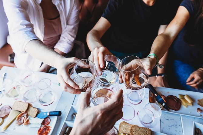 wine-and-cheese-tasting-lunch-in-portuguese-wine-bar