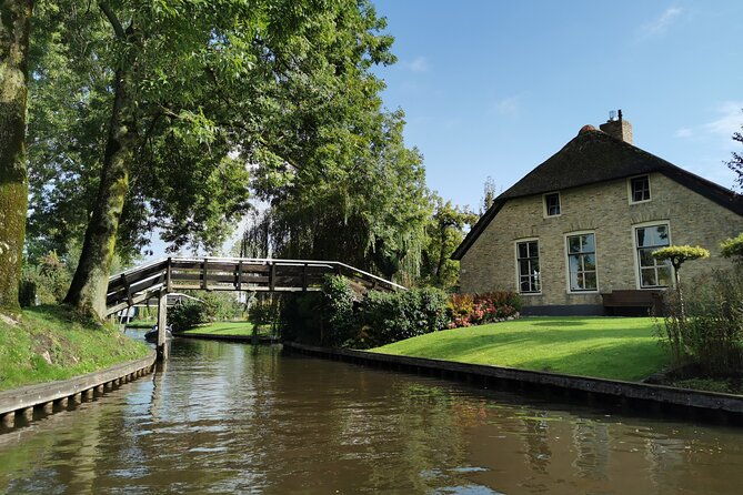 zaanse-schans-and-giethoorn-unique-day-trip-with-boat-cruise