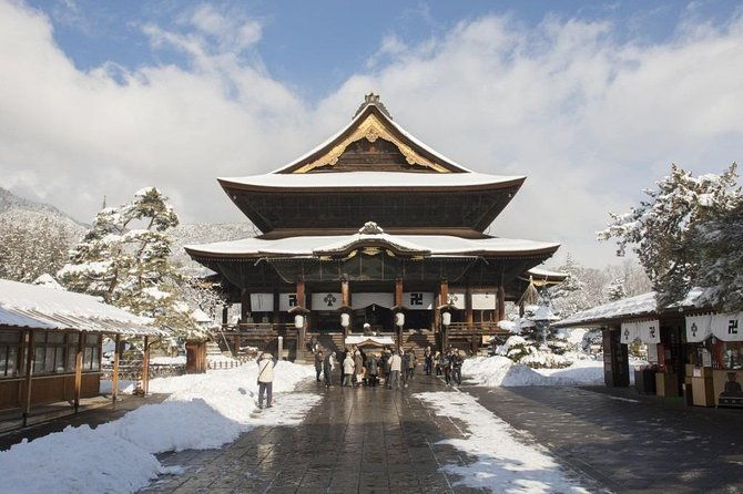 1-day-winter-tour-from-nozawa-onsen-snow-monkeys-zenko-ji-temple-sake