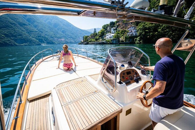 1h-private-cruise-on-a-beautiful-wooden-speedboat-on-lake-como