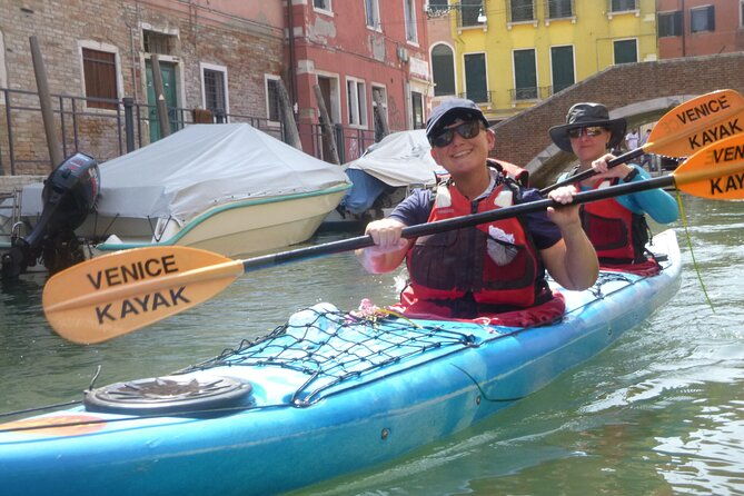 2-hour-venice-canal-kayak-tour-premium-experience-by-day