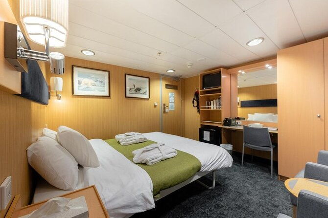 24hr-northern-lights-whale-watching-cruise