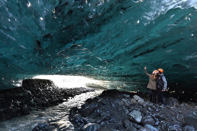 4-day-blue-ice-cave-south-coast-golden-circle-snaefellsnes-northern-lights
