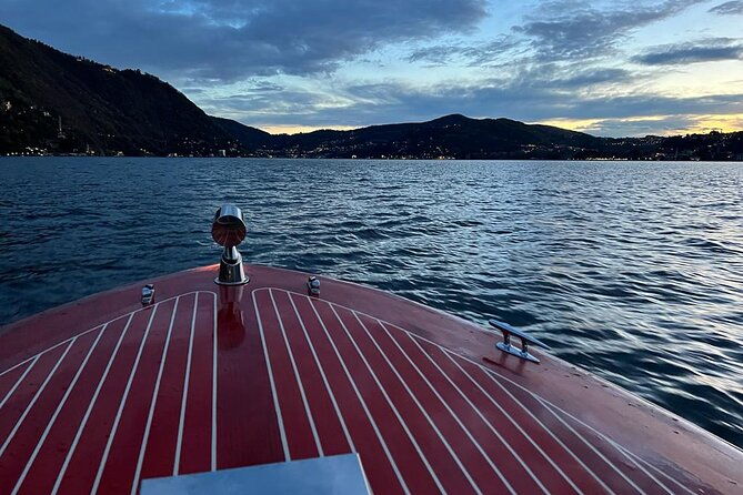 4-hours-private-tour-on-a-wooden-boat-como-bellagio-varenna-6-pax
