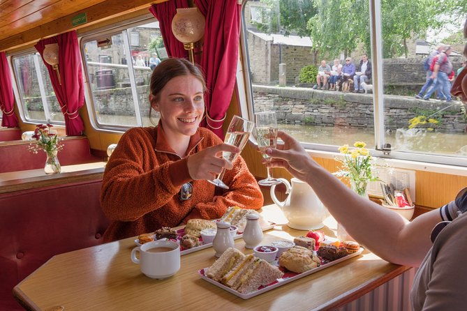 afternoon-tea-cruise-in-north-yorkshire