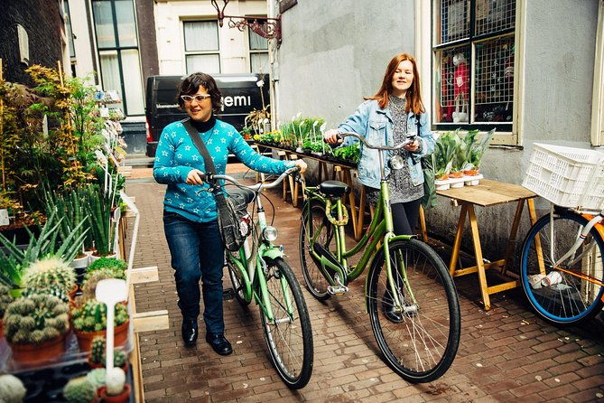 amsterdam-private-bike-tour-with-locals-bike-local-snack-included