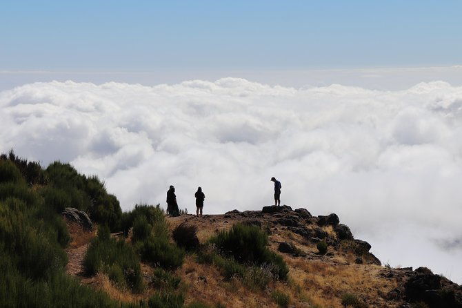 arieiro-peak-santo-da-serra-and-cristo-rei-4x4-experience