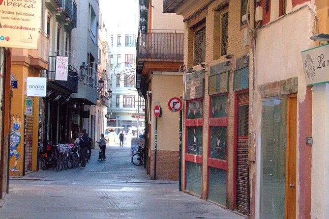 between-two-gates-a-self-guided-audio-tour-in-valencia