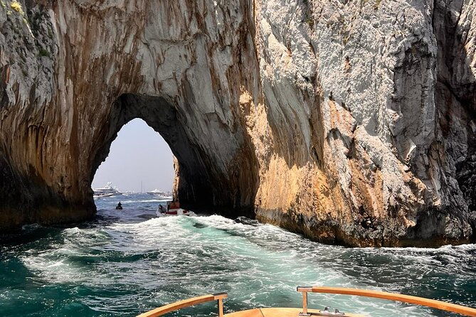 capri-semi-private-boat-tour-and-city-visit-from-sorrento