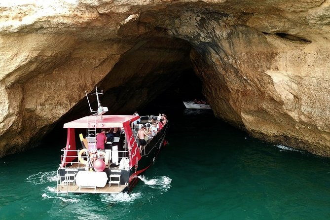 catamaran-tour-to-benagil-caves