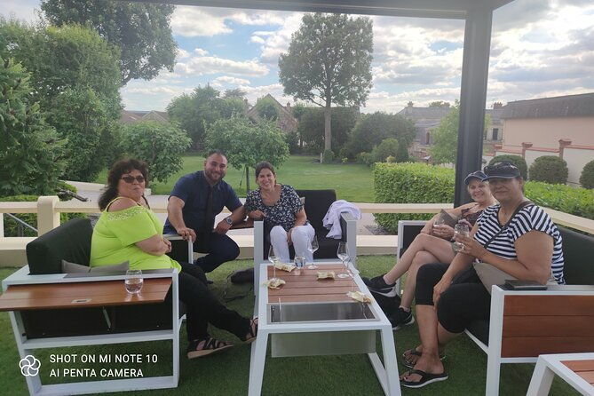 champagne-lover-touramazing-experiencewith-champagne-sabering