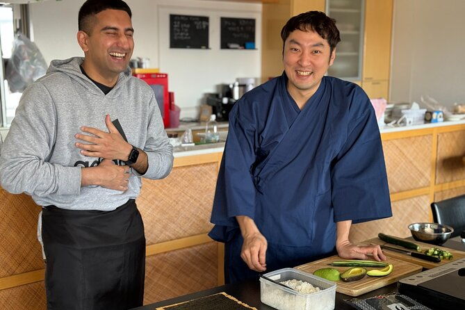 cook-and-roll-the-sushi-like-a-samurai-in-osaka