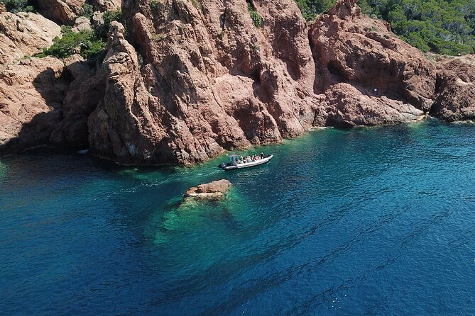 departure-from-saint-raphael-the-creeks-of-esterel