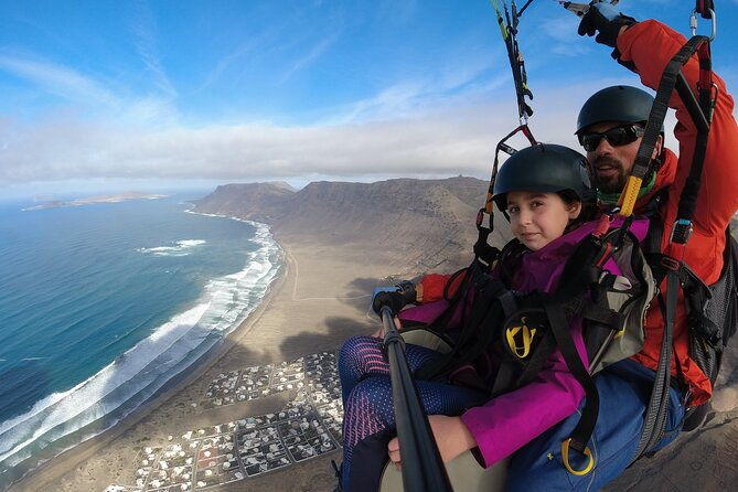 discovery-flight-tandem-paragliding-lanzarote-with-pro-pilot