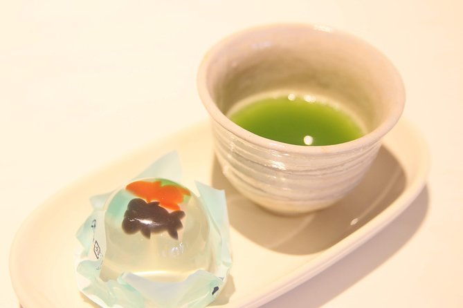 easy-for-everyone-now-you-can-play-handmade-mini-shamisen-and-show-off-to-everyone-musical-instruments-sweets-and-live-music