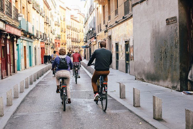 electric-bike-rental-with-phone-holder-and-self-guided-tour