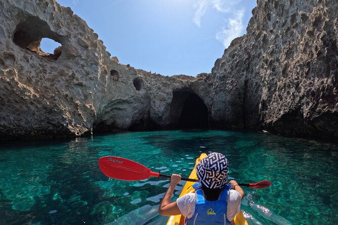 enchanting-semi-private-kayaking-tours-in-milos